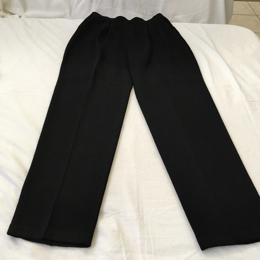 ST. JOHN Pleated Santana Knit Pants Size 8 Black